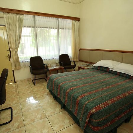 Langensari Hotel Cirebon Εξωτερικό φωτογραφία